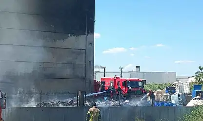 Torbalı'da geri dönüşüm tesisinde yangın paniği
