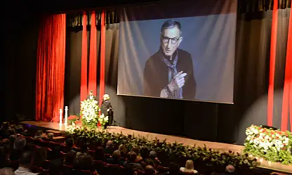 Türk tiyatrosunun duayeni Haldun Dormen, İzmir'de anma gecesiyle yaşatıldı