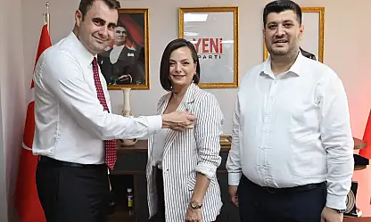 YENİ Parti İzmir'de büyüyor: Helil Kınay ve 17 üye rozet taktı