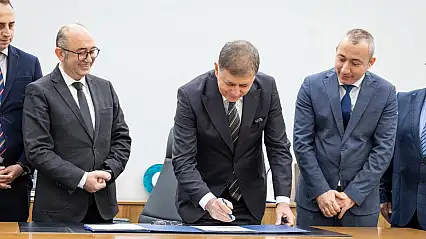 Başkan Tugay'dan tarihi ruhsat imzası