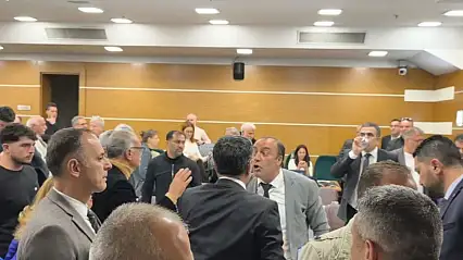 Bornova Meclisi'nde 'Bankamatik memuru' tansiyonu