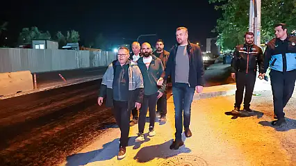 Buca'da gece mesaisi: Başkan sahada