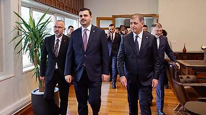 Cemil Tugay'ın AK Parti'ye katılımı sonrası Tarihi Şato'da ilk zirve