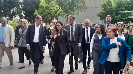 CHP grubundan 'mutlak butlan' yürüyüşü: İzmir'de karara karşı tek ses oldular