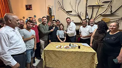 CHP Karabağlar'da toplu rozet töreni