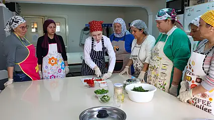 Evka-1 semt evinde kadınlar dünya lezzetlerini keşfediyor