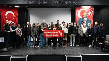 Gençler 'Hibrit Kariyer Zirvesi'ne Konak'ta yoğun katılım gösterdi