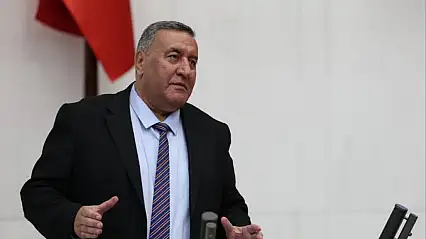 Gürer safını belli etti