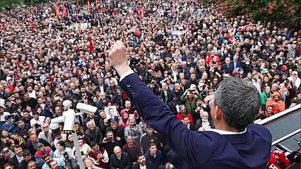 İzmir'de meydan resti: CHP, valiliğin kararına rağmen Cumhuriyet Meydanı'nda olacak