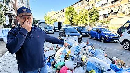Karşıyaka'da 9 gündür toplanmayan çöpler tepki çekiyor