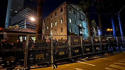 Meslek Fabrikası'na şafak baskını: Tahliye girişimi kriz yarattı