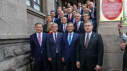 Özgür Özel'in yeni yönetiminde İzmir damgası: Parti Meclisi'nde 7 isim yer aldı