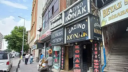 Gece kulübündeki bıçaklı kavga can aldı: Belediye işçisi hayatını kaybetti