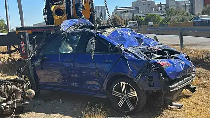 İzmir'de feci kaza: Otomobil akarsu havzasına uçtu