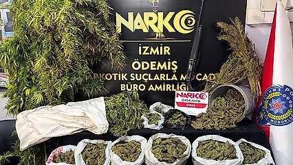 İzmir'de uyuşturucu operasyonları: 62 bin hap ve 7,6 kilo esrar ele geçirildi