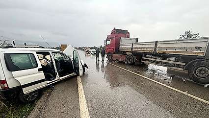 Ödemiş'te tır ile kamyonet çarpıştı: 1 ölü, 1 yaralı
