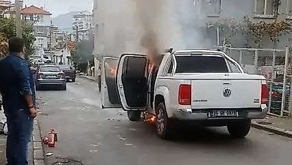 Seyir halindeki kamyonette patlama paniği