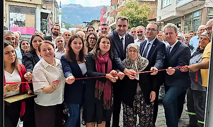 Beydağ'da YENİ Parti açılışı: 'Geçmişi geride bırakıp umut olacağız'
