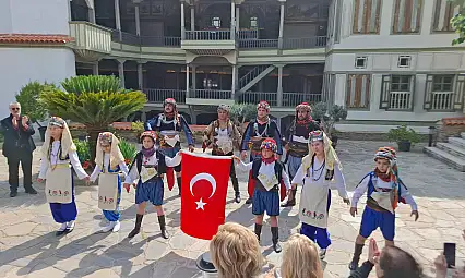 Birgi'de zeybek şöleni büyüledi