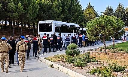 Çeşme Belediyesi'ne rüşvet operasyonu: Başkan yardımcısı ve 3 müdür vekili tutuklandı