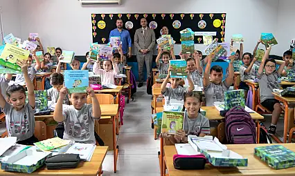 Kırtasiye desteği Bornova Belediyesi'nden, hayaller çocuklarımızdan!