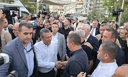 Tire Belediye Başkanı Hayati Okuroğlu, Özgür Özel'in Aydın mitingine katıldı