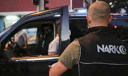 TRT aracında uyuşturucu skandalı: Makam aracında 7,5 kilo uyuşturucu ele geçirildi