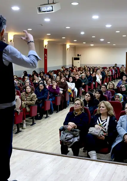Bayraklı'da anneler için madde bağımlılığı farkındalık semineri düzenlendi