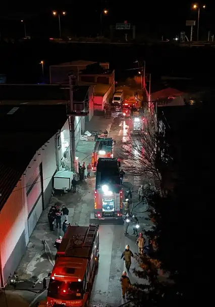 Buca'da mobilya atölyesinde yangın korkuttu