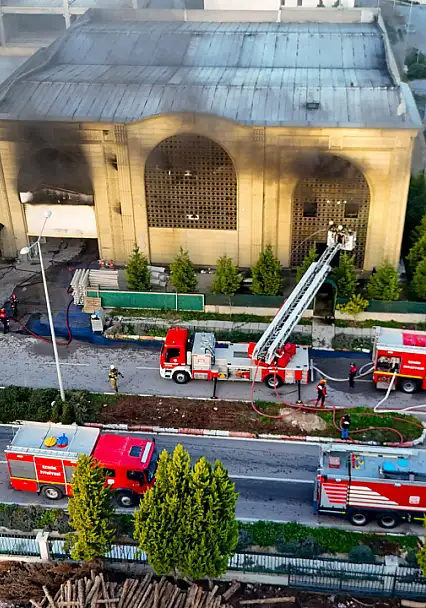 Menderes'te yalıtım malzemesi Üreten Fabrikada Yangın