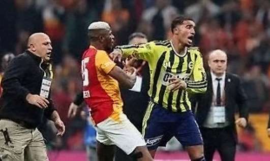 Archie Brown'dan derbi sonrası olaylara tepki: Tırmalıyor ve saç çekiyorlar