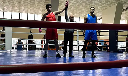 Bostanlısporlu Sarp Erbaş boksta İzmir şampiyonu oldu