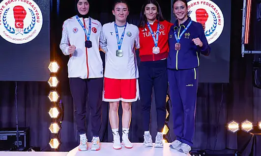 Esmanur Lök'ten uluslararası ring başarısı: Ahmet Cömert Turnuvası'nda gümüş madalya