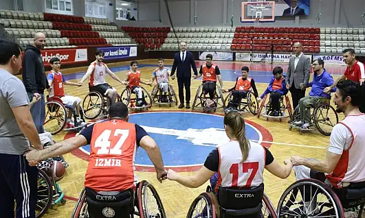 İzmir Büyükşehir Belediyesi tekerlekli sandalye basketbol takımı süper ligde 20. sezonuna hazır