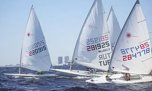 İzmir'de yelken festivali başladı: ILCA Master Türkiye Şampiyonası Karşıyaka'da düzenleniyor