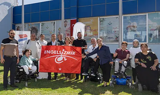 Torbalı Belediyesi Aquapolis'in Kırmızı Bayrağı göndere çekildi