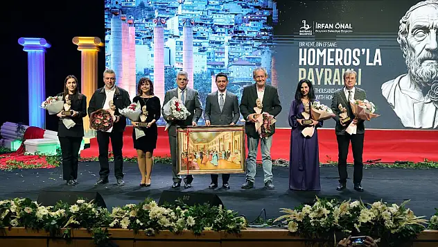 4. Bayraklı Uluslararası Homeros Edebiyat ve sanat festivali sanatseverlerden tam not aldı