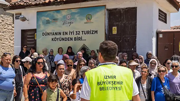 69 mahalleden 3 bin kişi İzmir'i keşfetti