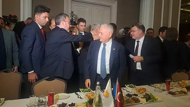 AK Parti İzmir'den vefa sofrası: Siyaset ve teşkilat iftarda buluştu