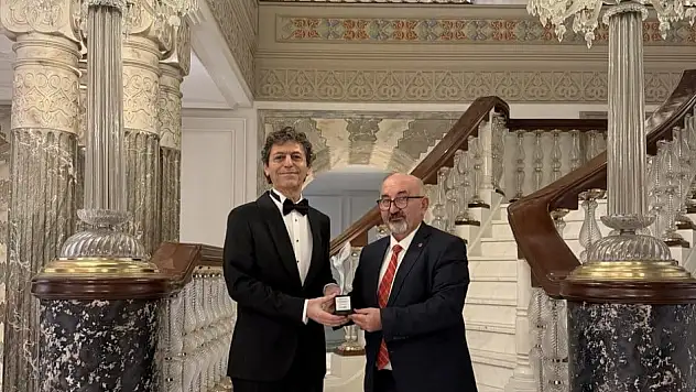 Akif Manaf'a bir barış ödülü daha!