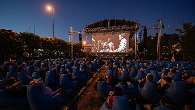 Arabada sinema keyfi İzmirlilerle buluşuyor