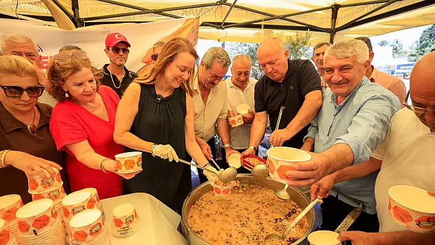 Aşure kazanı Basmane'de kaynadı