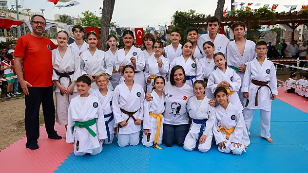 Bağımsızlık Koşusu'nda Karabağlar tek yürek