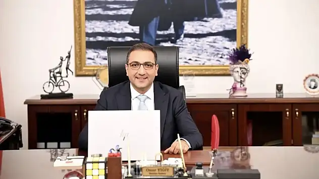 Balçova Belediyesi'ne operasyon düzenlendi, Başkan Onur Yiğit gözaltına alındı