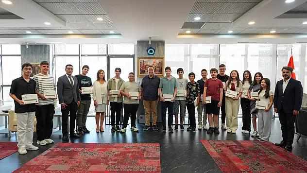 Başkan Dutlulu, LGS'de başarılı olan öğrencileri ağırladı