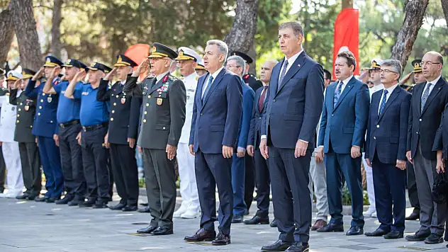 Başkan Tugay 15 Temmuz Şehitlerini Andı
