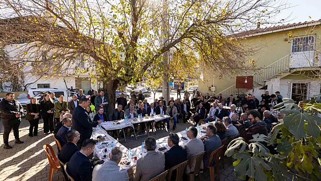 Başkan Tugay Beydağ'da üreticilerle buluştu: Ova yolu bir ay içinde açılıyor