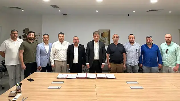 Başkan Tugay duyurdu: 3 bin 300 işçiyi kapsayan toplu sözleşmede imzalar atıldı