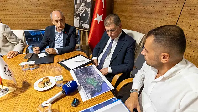 Başkan Tugay 'İzmir'in gündeminde su krizi ve kredi onayları var'