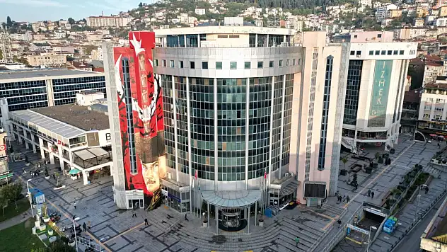 Başkan ve eşi gözaltına alındı